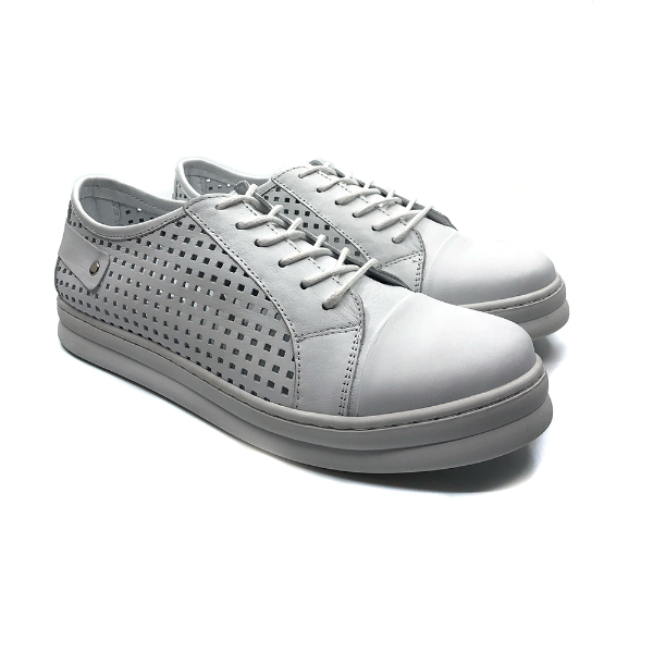 Perforated low top sneakers