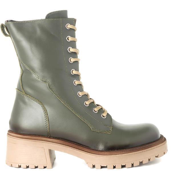 Khaki winter boots with anti slip outsole