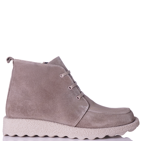 Square toe desert boots