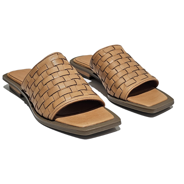 Square toe mule in coconut color